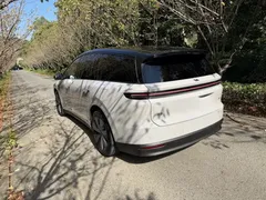 2025 Li Auto i8 Standard — фото 20