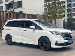 2022 Honda Odyssey 2.0L e:HEV, белый — фото 3