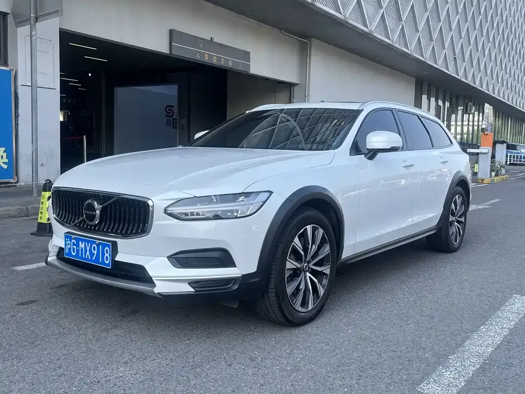2023 Volvo V90 Cross Country B5 AWD