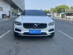 2023 Volvo V90 Cross Country B5 AWD, белый — фото 2
