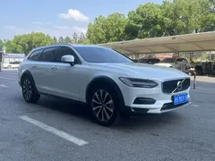 2023 Volvo V90 Cross Country B5 AWD, белый — фото 3
