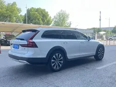2023 Volvo V90 Cross Country B5 AWD, белый — фото 4