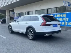 2023 Volvo V90 Cross Country B5 AWD, белый — фото 5