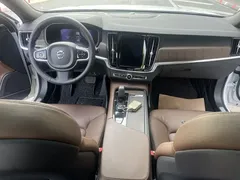 2023 Volvo V90 Cross Country B5 AWD, белый — фото 7
