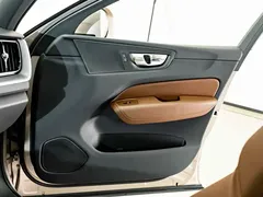 2023 Volvo XC60 B5 4WD Luxury — фото 15