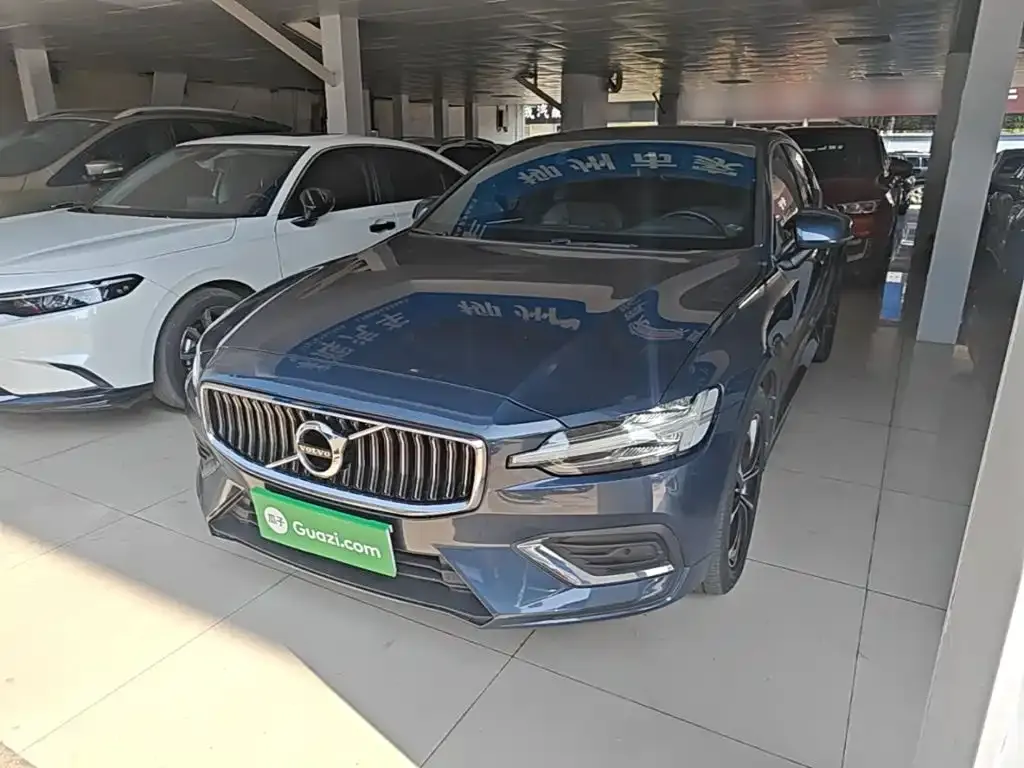 2022 Volvo S60 B4 Luxury