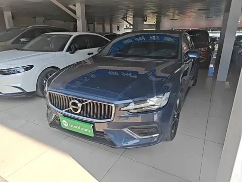 2022 Volvo S60 B4 Luxury