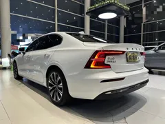 2023 Volvo S60 B4 Luxury, белый — фото 4