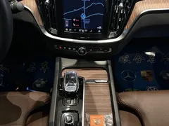 2023 Volvo S60 B4 Luxury, белый — фото 11