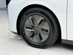 2024 Li Auto MEGA Ultra, белый — фото 3