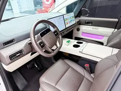2024 Li Auto MEGA Ultra, белый — фото 5