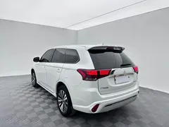 2021 Mitsubishi Outlander 2.0L 2WD 5, белый — фото 4