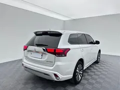 2021 Mitsubishi Outlander 2.0L 2WD 5, белый — фото 6
