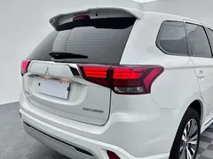 2021 Mitsubishi Outlander 2.0L 2WD 5, белый — фото 9