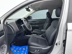2021 Mitsubishi Outlander 2.0L 2WD 5, белый — фото 10