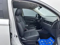 2021 Mitsubishi Outlander 2.0L 2WD 5, белый — фото 12