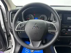2021 Mitsubishi Outlander 2.0L 2WD 5, белый — фото 16