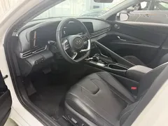 2022 Hyundai Elantra 1.5L CVT LUX Premium, белый — фото 4