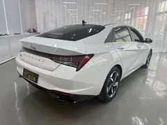 2022 Hyundai Elantra 1.5L CVT LUX Premium, белый — фото 14