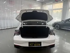 2022 Hyundai Elantra 1.5L CVT LUX Premium, белый — фото 17