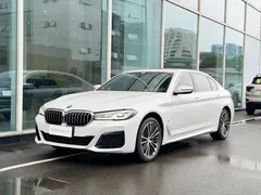 2022 BMW 5 Series 5 530Li M, белый — фото 1
