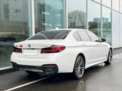 2022 BMW 5 Series 5 530Li M, белый — фото 5