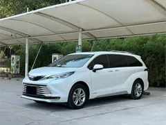 2021 Toyota Sienna 2.5L Hybrid Platinum, белый — фото 1