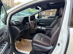 2021 Toyota Sienna 2.5L Hybrid Platinum, белый — фото 4