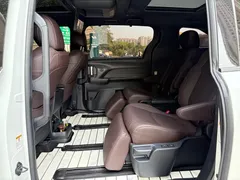 2021 Toyota Sienna 2.5L Hybrid Platinum, белый — фото 6