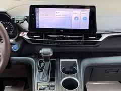2021 Toyota Sienna 2.5L Hybrid Platinum, белый — фото 11
