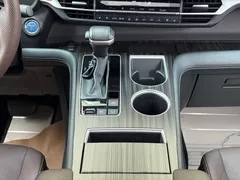 2021 Toyota Sienna 2.5L Hybrid Platinum, белый — фото 12