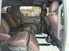 2021 Toyota Sienna 2.5L Hybrid Platinum, белый — фото 13