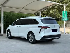 2021 Toyota Sienna 2.5L Hybrid Platinum, белый — фото 18