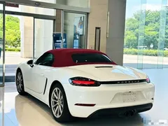 2022 Porsche 718 Boxster 2.0T, белый — фото 7