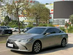 2021 Lexus ES 300h — фото 1