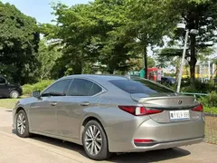 2021 Lexus ES 300h — фото 9