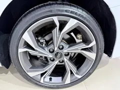 2022 Audi A3L Limousine 35 TFSI Luxury Sport, белый — фото 15