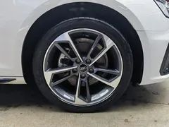 2022 Audi A4L 40 TFSI, белый — фото 17