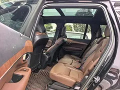 2023 Volvo XC90 7-seat, чёрный — фото 10