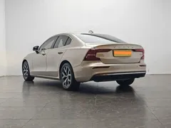 2023 Volvo S60 B4 Luxury — фото 4