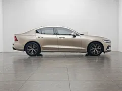 2023 Volvo S60 B4 Luxury — фото 11