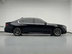 2019 BMW 7 Series 7 740Li M, чёрный — фото 11