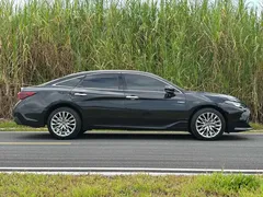 2022 Toyota Avalon Hybrid 2.5L XLE Premium, чёрный — фото 4
