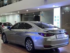 2021 Lexus ES 300h Excellence — фото 4