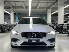 2022 Volvo S60 B4 Luxury, белый — фото 2