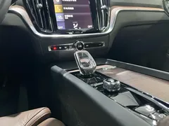 2022 Volvo S60 B4 Luxury, белый — фото 6