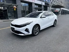 2023 Kia Cerato 1.5L CVT Luxury, белый — фото 1