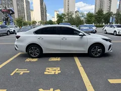 2023 Kia Cerato 1.5L CVT Luxury, белый — фото 7