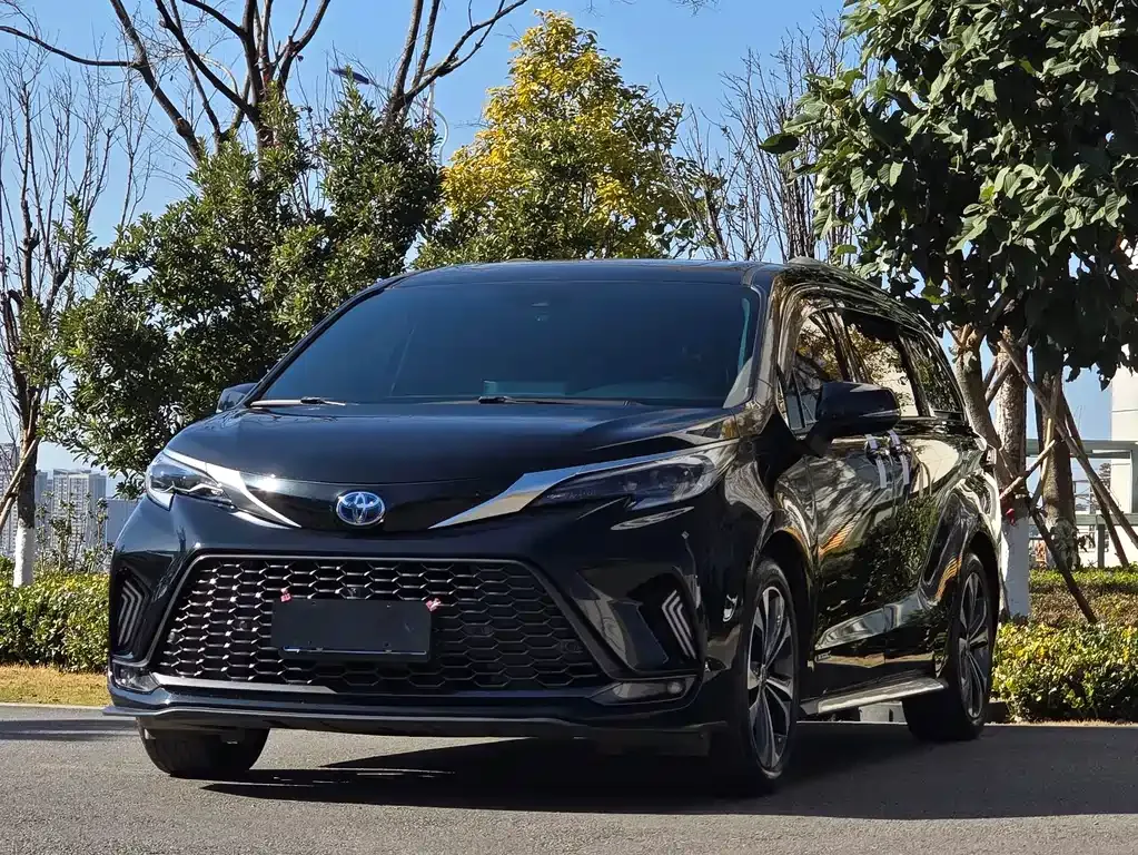 2023 Toyota Granvia 2.5L Hybrid VIP