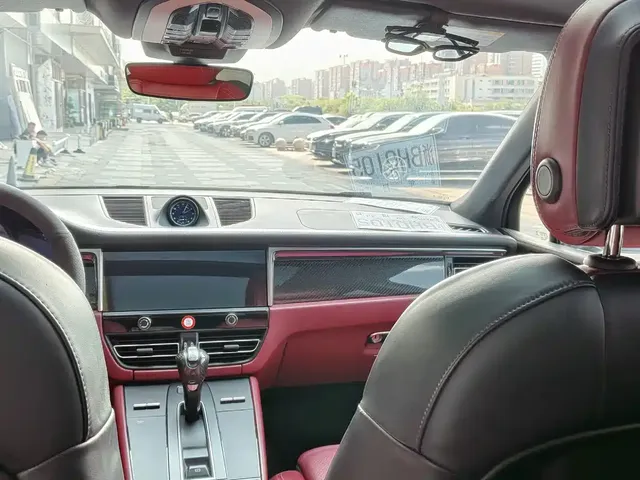 2022 Porsche Macan 2.0T